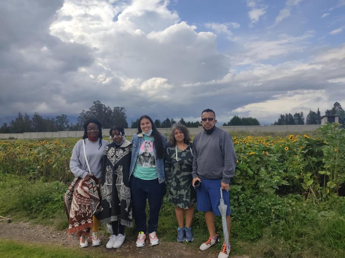Hospedaje El Girasol Tababela Quito Exterior foto
