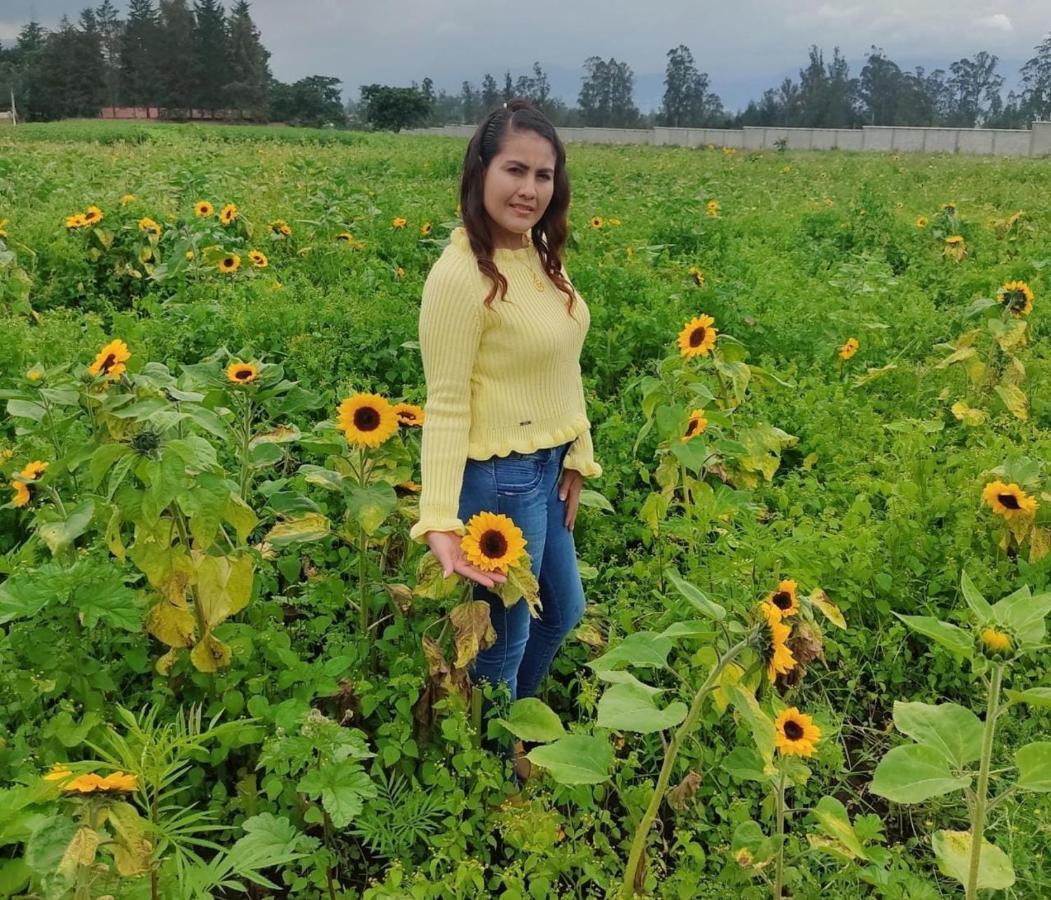 Hospedaje El Girasol Tababela Quito Exterior foto