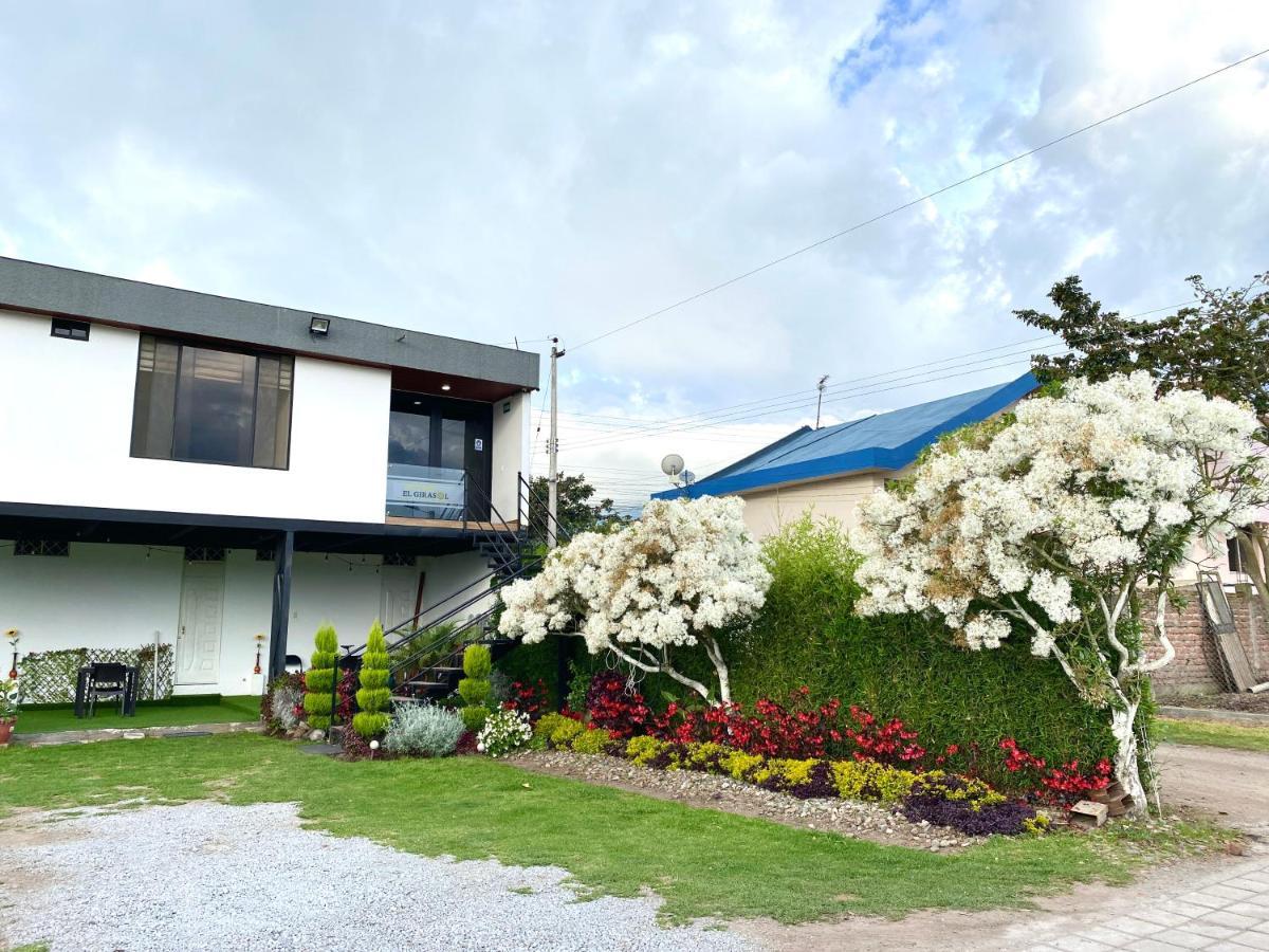 Hospedaje El Girasol Tababela Quito Exterior foto