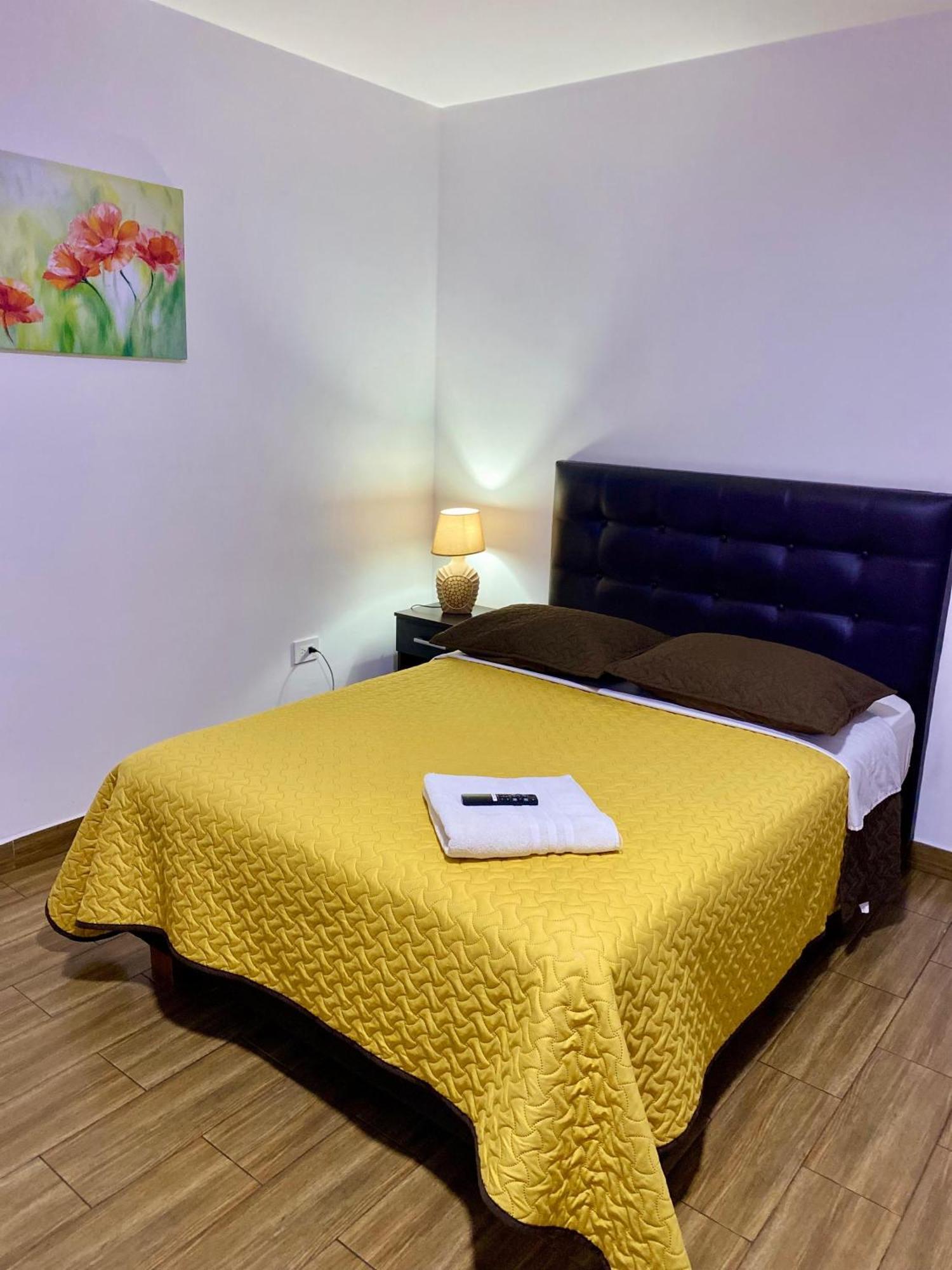 Hospedaje El Girasol Tababela Quito Exterior foto